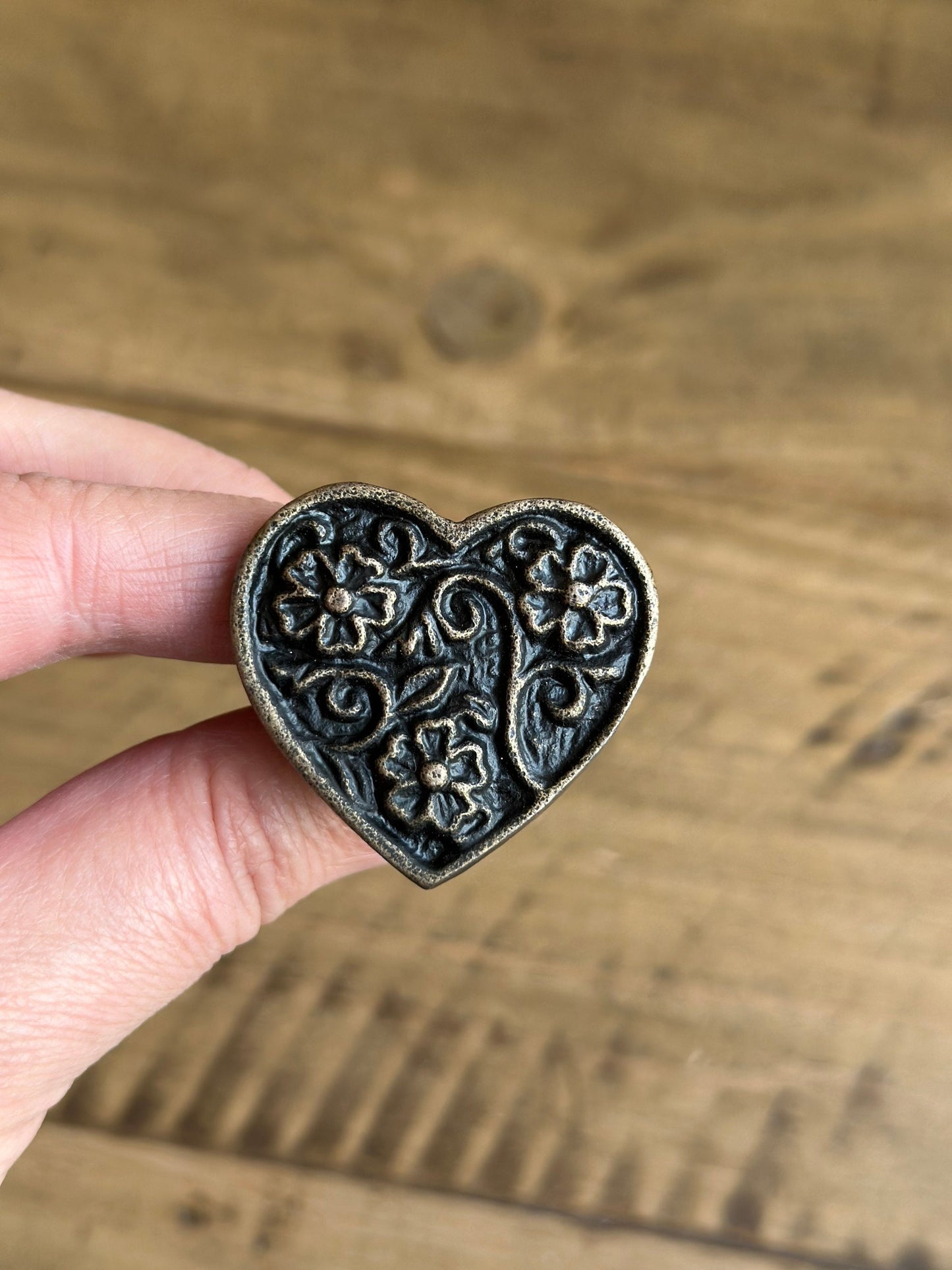 Sale/Heart Metal Cabinet Knob/Metal hand knob/Heart knob/PICK COLOR heart knob/Metal Bronze Knob Dresser Cabinet Drawer Pull/