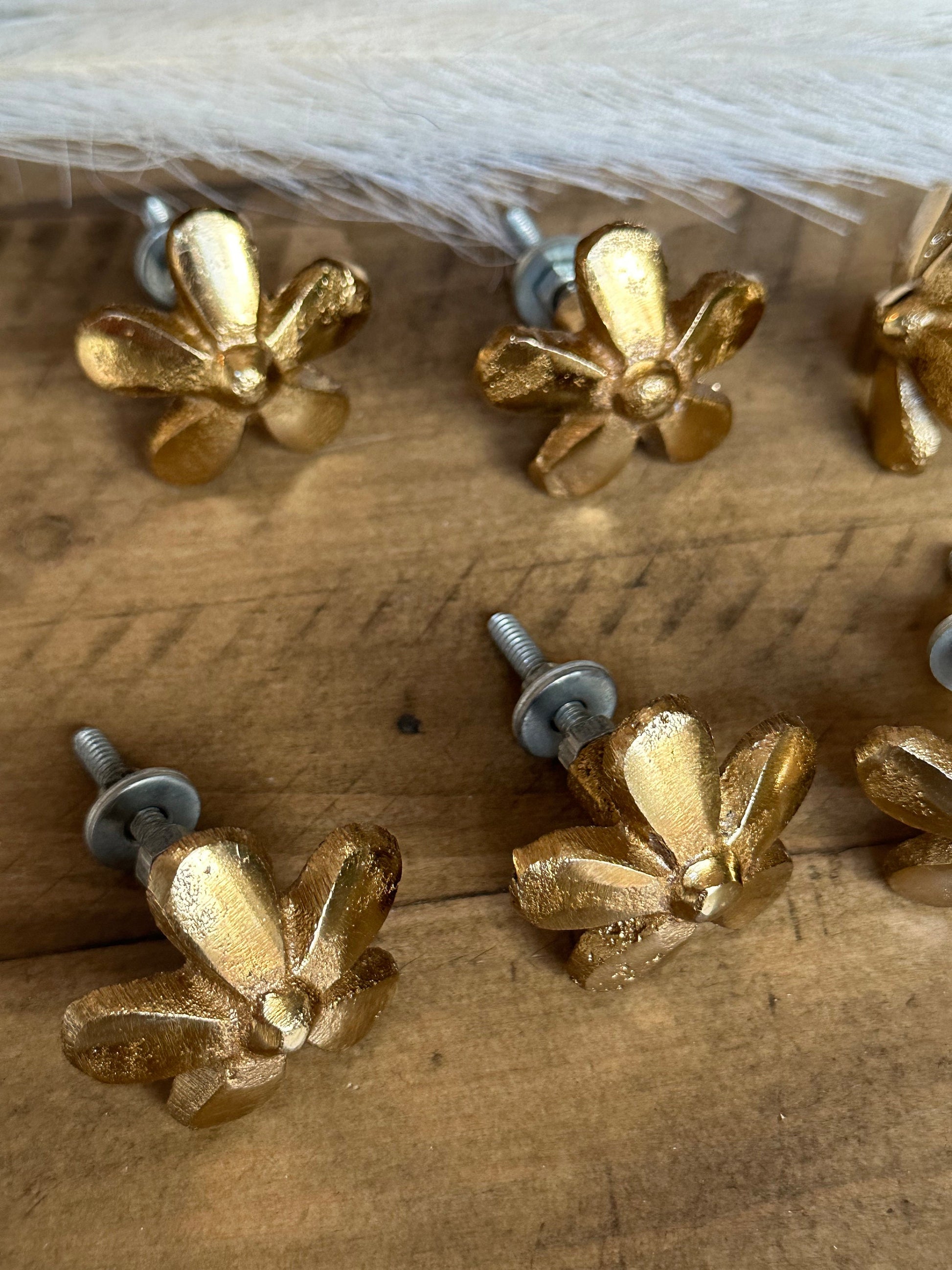 Gold Daisy metal Knob /pick color/Drawer or Desk Knobs / Dresser Drawer Pulls / Distressed White Knobs / Shabby Chic Style/Cabinet Handles