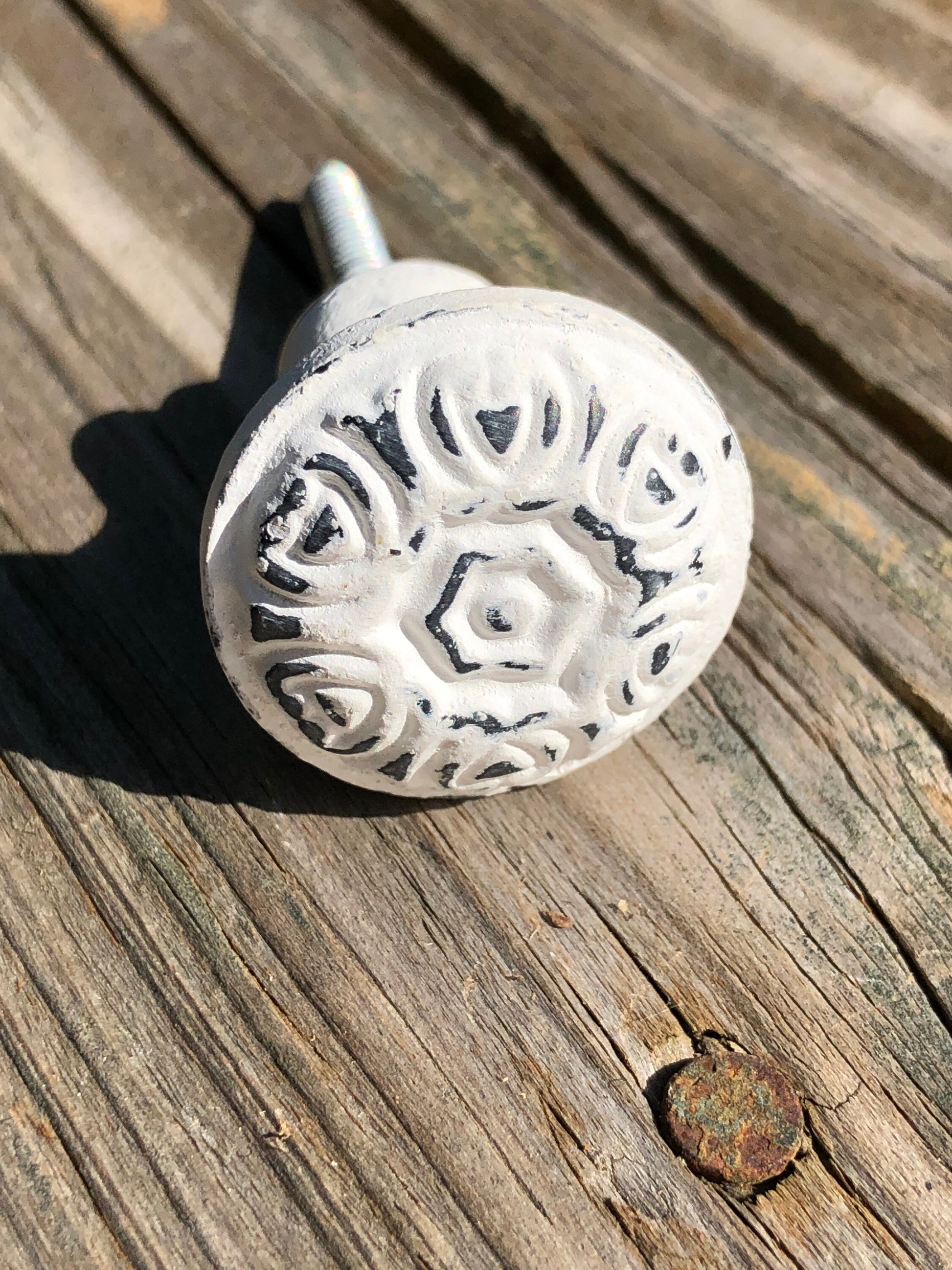 Cottage Chic Knobs / Drawer or Desk Knobs / Dresser Drawer Pulls / Distressed White Knobs / Shabby Chic Style / Cabinet Handles