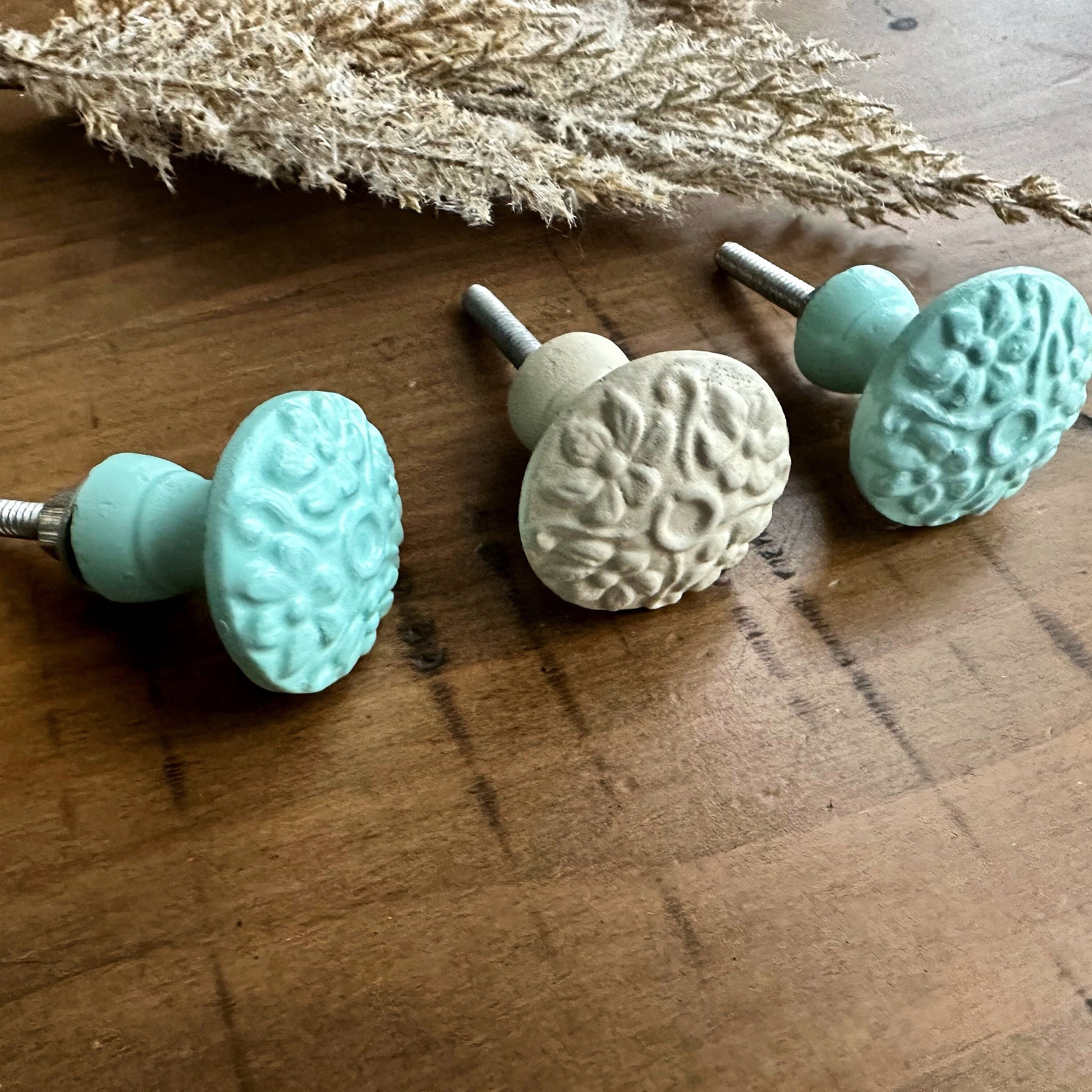 FLORAL Knobs / Drawer or Desk Knobs / Dresser Drawer Pulls / Distressed White Knobs / Shabby Chic Style / Cabinet Handles